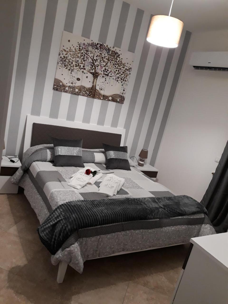 مبيت وإفطار مونريالي A Casa Di Simona المظهر الخارجي الصورة